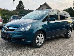 Grün Gebraucht 2007 Opel Zafira Van / Kleinbus | 6.490 € (Teuer)