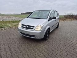Silber Gebraucht 2004 Opel Meriva Essentia Van / Kleinbus | 1.890 € (Etwas zu teuer)