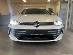 Weiß (oryxweiß perlmutteffekt) Gebraucht 2024 VW Passat Elegance Kombi | 33.970 € (Etwas zu teuer)