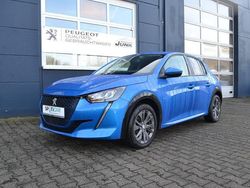 Vertigo blau (metallic) Gebraucht 2021 Peugeot e-208 Allure Kleinwagen | 15.550 € (Fairer Preis)