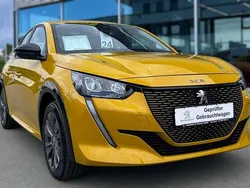 Faro gelb metallic Gebraucht 2022 Peugeot e-208 Active Kleinwagen | 16.900 € (Fairer Preis)