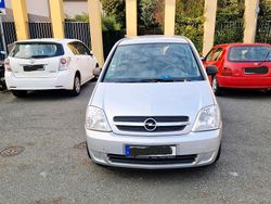 Silber Gebraucht 2003 Opel Meriva Van / Kleinbus | 2.200 €