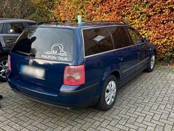 Blau Gebraucht 2002 VW Passat Kombi | 1.600 €