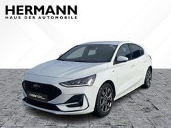 Frostweiss (weiß) Gebraucht 2022 Ford Focus ST-Line Limousine | 17.691 € (Fairer Preis)
