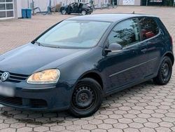 Blau Gebraucht 2004 VW Golf V Kleinwagen | 1.999 €