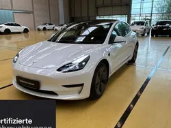 Weiß Gebraucht 2021 Tesla Model 3 Limousine | 24.400 € (Fairer Preis)