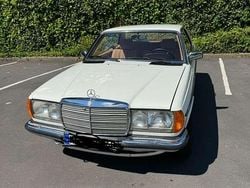 Weiß Gebraucht 1983 Mercedes 230 Coupé | 13.000 €