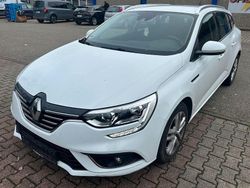 Weiß Gebraucht 2019 Renault Mégane IV Business Limousine | 5.690 €