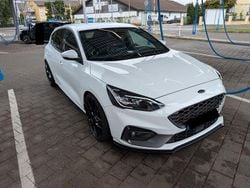 Weiß Gebraucht 2019 Ford Focus S Limousine | 19.990 € (Guter Preis)