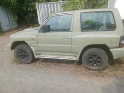 Grün Gebraucht 2002 Mitsubishi Pajero SUV | 3.900 €
