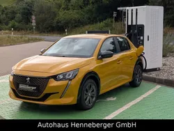 Gelb Gebraucht 2022 Peugeot e-208 Active Kleinwagen | 14.990 € (Fairer Preis)