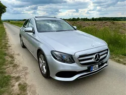 Silber Gebraucht 2017 Mercedes E220 Avantgarde Limousine | 16.250 €