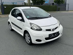 Weiß Gebraucht 2010 Toyota Aygo Kleinwagen | 1.999 € (Fairer Preis)