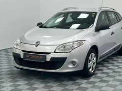 Grau Gebraucht 2012 Renault Mégane GrandTour Expression Kombi | 3.333 € (Guter Preis)