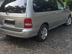 Silber Gebraucht 2004 Kia Carnival Van / Kleinbus | 4.000 € (Teuer)