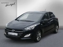 Silber Gebraucht 2016 Hyundai i30 Passion Limousine | 14.589 € (Teuer)