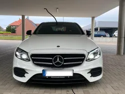 Weiß Gebraucht 2017 Mercedes E220 AMG line Limousine | 26.000 €
