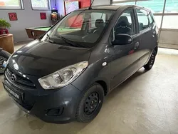 Grau Gebraucht 2013 Hyundai i10 Edition Kleinwagen | 2.990 € (Fairer Preis)