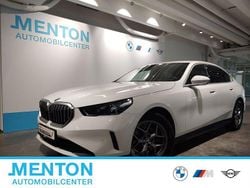 Alpinweiss iii Gebraucht 2024 BMW 520 Sport Line Limousine | 45.490 € (Superpreis)