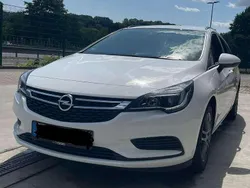 Weiß Gebraucht 2016 Opel Astra Edition Kombi | 9.900 € (Fairer Preis)