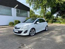 Weiß Gebraucht 2012 Opel Corsa Edition Kleinwagen | 6.100 € (Etwas zu teuer)