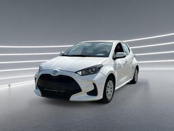 Weiß Gebraucht 2022 Toyota Yaris Comfort Limousine | 13.990 € (Fairer Preis)