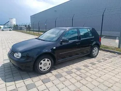 Schwarz Gebraucht 2003 VW Golf IV Kleinwagen | 1.700 €
