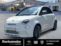 Antidote white (weiß) Neu 2025 Abarth 500e Turismo Kleinwagen | 40.925 € (Etwas zu teuer)