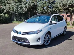 Weiß Gebraucht 2014 Toyota Auris Hybrid Executive Kombi | 12.000 € (Guter Preis)