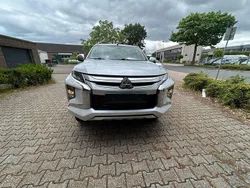 Weiß Gebraucht 2020 Mitsubishi L200 Abholung | 27.000 € (Guter Preis)