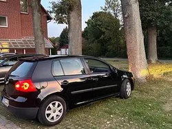 Schwarz Gebraucht 2004 VW Golf V Kleinwagen | 2.500 € (Fairer Preis)