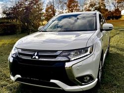 Weiß Gebraucht 2018 Mitsubishi Outlander P-HEV SUV | 14.700 €