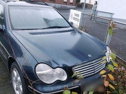 Schwarz Gebraucht 2003 Mercedes 240 Kombi | 2.190 €