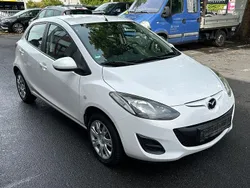 Weiß Gebraucht 2011 Mazda 2 Center-Line Limousine | 3.500 € (Guter Preis)