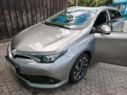 Grau Gebraucht 2016 Toyota Auris Touring Sports Kombi | 10.500 €