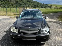 Schwarz Gebraucht 2002 Mercedes 200 Kombi | 1.800 €