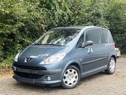 Grau Gebraucht 2006 Peugeot 1007 Kleinwagen | 3.990 €