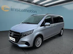 Silber Gebraucht 2025 Mercedes V220 Van / Kleinbus | 64.449 €