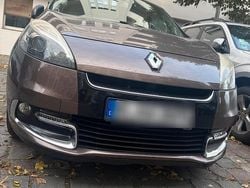 Braun Gebraucht 2012 Renault Scénic III Van / Kleinbus | 4.299 € (Teuer)