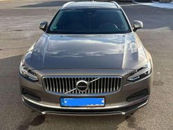 Grau Gebraucht 2021 Volvo V90 Momentum Kombi | 36.000 € (Teuer)
