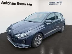 Grau (aurora grey / met) Gebraucht 2024 Hyundai i20 Trend Limousine | 18.990 € (Fairer Preis)