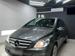 Grau Gebraucht 2010 Mercedes B200 Van / Kleinbus | 5.300 € (Teuer)