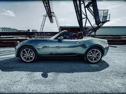 Grau Gebraucht 2023 Mazda MX5 Kazari Cabrio | 28.750 € (Fairer Preis)
