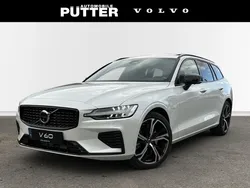 Crystal white pearl / metallic Gebraucht 2024 Volvo V60 Plus Kombi | 59.890 €