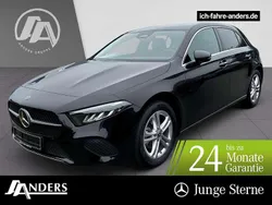 Kosmosschwarz Gebraucht 2024 Mercedes A180 Progressive Kleinwagen | 27.984 € (Guter Preis)