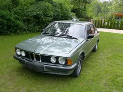 Grün Gebraucht 1985 BMW 732 Limousine | 18.900 €