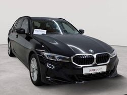 Saphirschwarz metallic Gebraucht 2022 BMW 320 Sport Line Kombi | 25.690 € (Guter Preis)
