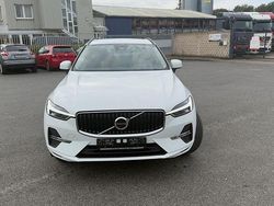Weiß Gebraucht 2021 Volvo XC60 Momentum SUV | 32.999 € (Guter Preis)