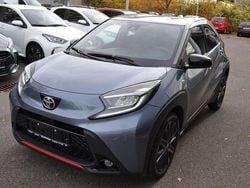 Celestite grey/ grey metallic Gebraucht 2023 Toyota Aygo Kleinwagen | 17.950 € (Fairer Preis)