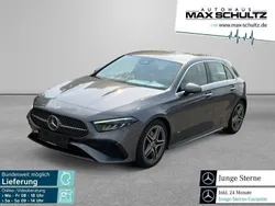 Grau Gebraucht 2024 Mercedes A200 AMG line Limousine | 32.980 € (Fairer Preis)